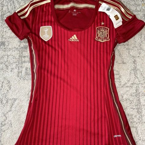 Nice Women’s Soccer Jersey Size Small New With Tags. From 2014/2015, Official Jersey For Spain. Jersey With Leggings Outfits, Spain Jersey Outfit, Soccer Jersey Outfit Women, Soccer Jersey Outfit, Spain Jersey, Jersey Outfits, Poshmark Clothes, Nice Women, Retro Jersey