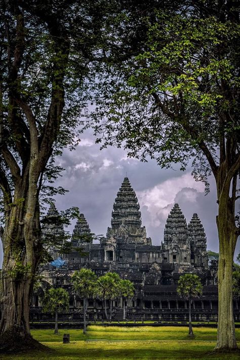 Cambodia Architecture, Cambodia Temple, Globe Wallpaper, Khmer New Year, Gap Year Travel, Battambang, Angkor Wat Cambodia, Cambodian Art, Angkor Wat Temple