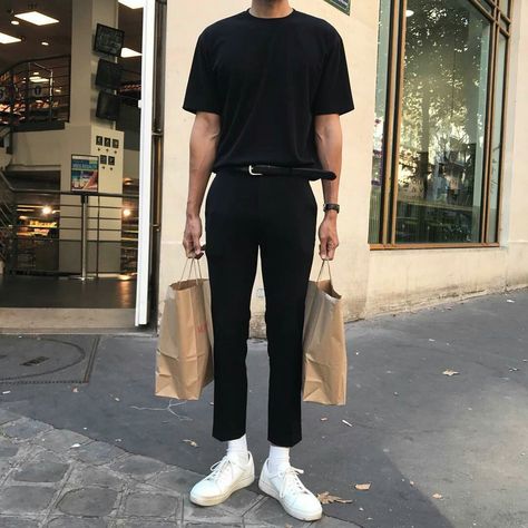 White Shoes Outfit, Outfit Ideas Korean, Outfit Korean, Monochromatic Outfit, Black Jeans Outfit, Mens Trendy Outfits, Shoes Outfit, Mens Fashion Streetwear, Outfit Jeans