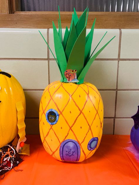 Spongebob’s house inspiration Pumpkin Ideas Spongebob, Gary Pumpkin Painting, Pumpkin Paint Ideas Halloween, Spongebob Jack O Lantern, Fall Painting Pumpkin Ideas, Painted Pumpkin Ideas For Contest, Boys Pumpkin Painting Ideas, Pineapple Pumpkin Painting, Pumpkin Painting Ideas Easy Creative