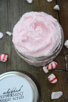 Peppermint Sugar Scrub, Peppermint Scrub, Peppermint Sugar Scrubs, Sugar Scrub Homemade, Peppermint Sugar, Homemade Scrub, Sugar Scrub Recipe, Diy Body Scrub, Sugar Scrub Diy