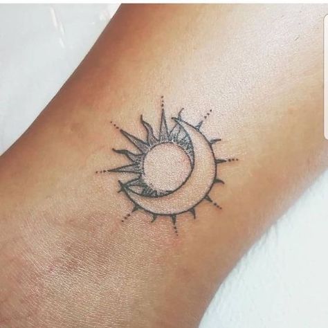 Tattoo Diy, Sun And Moon Tattoo, Tato Henna, Inspiration Tattoos, Cat Tattoos, Sun Tattoos, Initial Tattoo, Tiny Tattoo, Arrow Tattoo