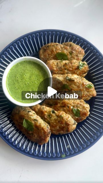 Kausar Raja on Instagram: "Ramadan recipes: Chicken kebab

Recipe
- 500g chicken thigh mince 
- 1 large onion
- 4 cloves garlic
- 1 thumb size ginger
- Bunch fresh coriander
- 3 green chillis
- 1 tsp red chilli powder
- 1.5 tsp garam masala
- 1.5 tsp ground coriander
- 1.5 tsp ground cumin
- 1 tsp salt or to taste
- 1/2 tsp black pepper
- 3 tbsp breadcrumbs

You can shallow fry, grill, oven bake or air fry these. You can shape into chapli, seekh, kofte or burgers and then freeze ready to cook another time! This recipe made approx 15-16 of the shape I made them in. 

#chickenkebab #kebab #kabab #easyrecipe #desifood #chickenrecipes #pakistanifood" Chicken Kebabs Recipes, Chicken Chapli Kabab Recipe, Mince Chicken Recipes, Minced Chicken Kebab Recipe, Chicken Kebabs On The Grill, Chicken Seekh Kebab Recipe, Chicken Mince Recipes, Nonveg Snacks, Chicken Kabab Recipe