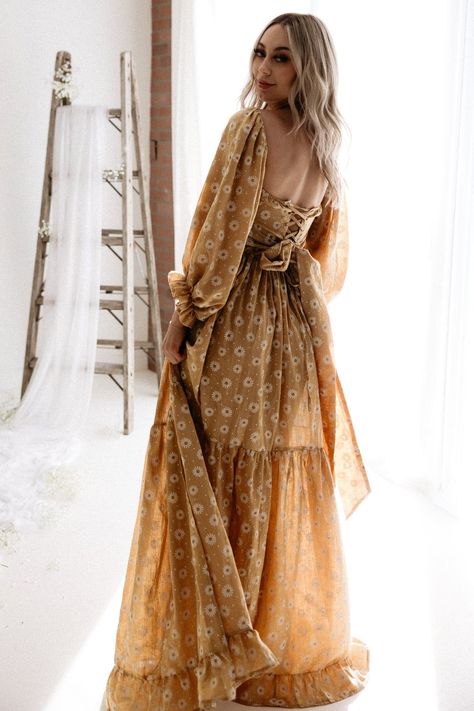 Flowy Brown Dress, Fall Dress Photoshoot Outfits, Long Sleeve Maxi Dress Plus Size, Vintage Long Dress Casual, Spring Engagement Dress, Old Timey Dresses Vintage, Cottage Core Maternity Dress, Down To Earth Fashion, Plus Size Floral Maxi Dress