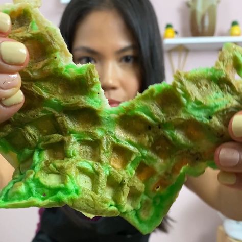 Chinese Egg Waffle Recipe, Mochi Waffle, Pandan Waffles Vietnamese, Ube Mochi Waffle Recipe, Crispy Rice Sushi Waffles, Pandan Mochi Waffle Recipe, Mochi Waffle Recipe, Dessert Waffles, Vietnamese Dessert