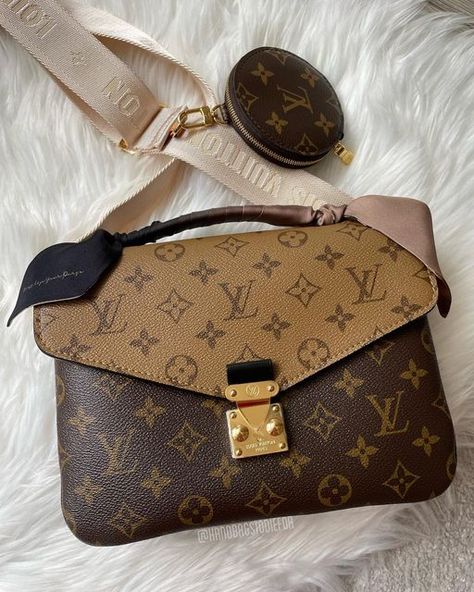 Pochette Metis Reverse, Hobo Bag Outfit, Lv Metis, Lv Handbag, Lv Pochette Metis, Handbag Luxury, Louis Vuitton Pochette Metis, Lv Pochette, Bag Outfit