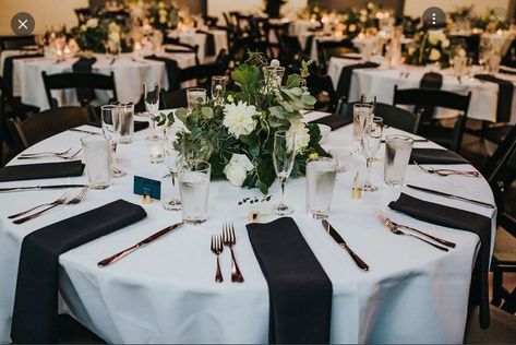 Black Table Linens Wedding, Reception Table Linens, White And Gold Wedding Themes, White Wedding Table Setting, Napkins Wedding Table, Black And White Tablecloth, Bridal Shower Games Prizes, White Green Flowers, Reception Table Settings