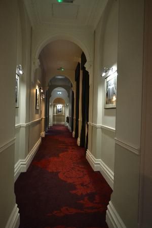 The Grosenor Hotel, London, England, 1862 Victorian hotel corridor Victorian Hotel Room, Victorian Corridor, Old Hotel Aesthetic, Backrooms Levels, Victoria Christmas, Penthouse Hotel, Victorian Hotel, Ideal Husband, Duplex Floor Plans