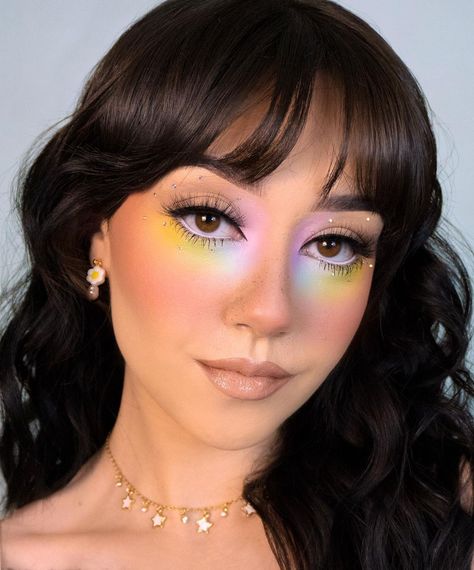 Under Eye Rainbow Makeup, Makeup Ideas Concert, Funky Makeup Creative, Pride Eye Makeup, Edm Makeup, Pride Makeup Ideas, Bday Vibes, Retro Filter, Rainbow Eye Makeup