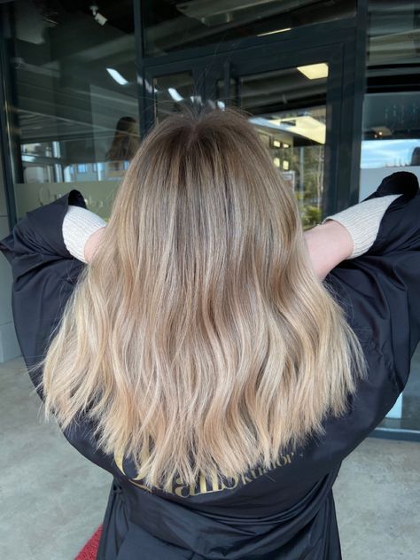 Brushlight Hair Blonde, Ombre Hair Blond, Blond Beige, Balayage Straight Hair, Summer Blonde Hair, Ombre Blond, Warm Scarves, Ombre Hair Blonde, Light Blonde Hair