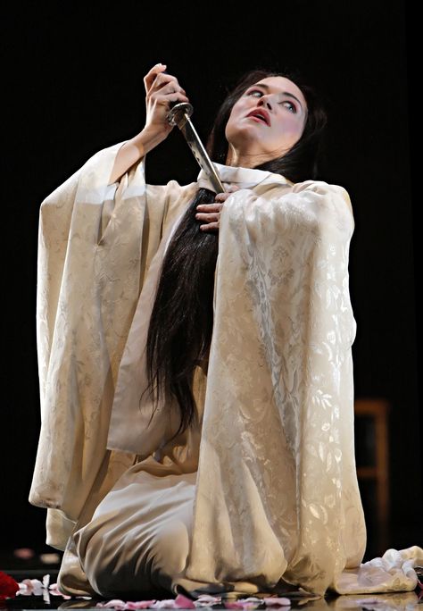 Kelly Kaduce as Cio-Cio-San in the Minnesota Opera production of Madame Butterfly    Photo © Michal Daniel, 2012 Turandot Opera, Butterfly Photo, Madame Butterfly, Anatomy Poses, Human Reference, Body Reference Poses, Human Poses Reference, Figure Poses, Poses References