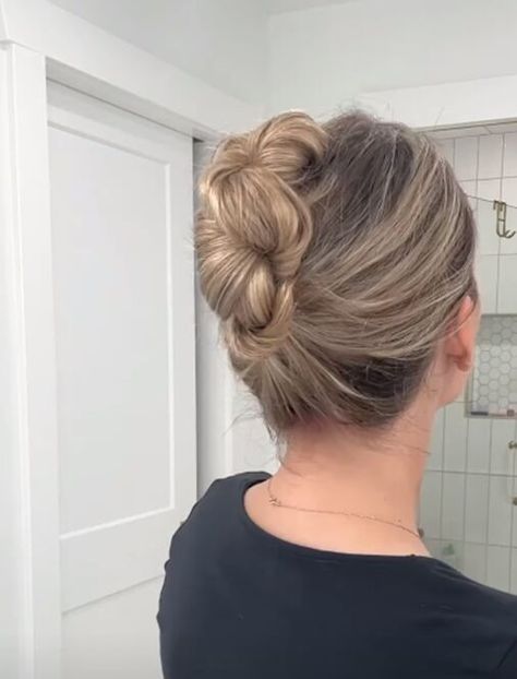 If you have fine hair that’s medium-length or long, try this 1-minute easy updo. If you have fine hair that’s medium-length or long, try this 1-minute easy updo. Updo For Long Thinning Hair, Up Do Fine Hair Easy, Ponytail Hairstyles For Work Offices, Easy Diy Updos For Medium Hair Wedding Hairstyle Tutorials, Travel Updo Easy Hairstyles, Hairstyles For Medium Length Straight Hair Easy, Hair Updos For Fine Hair, Easy Up Dos For Fine Straight Hair, Fast Easy Updos For Medium Hair