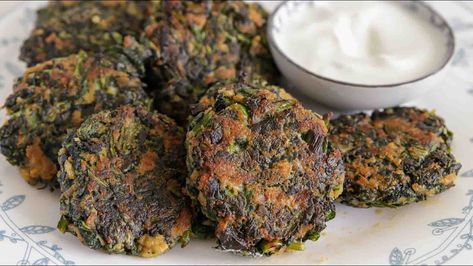 Healthy Spinach Patties Recipe Stuffed Mashed Potato Balls, Spinach Patties, Mashed Potato Balls Recipe, Stuffed Mashed Potatoes, Potato Fritters Recipe, The Cooking Foodie, Potato Balls Recipe, Potato Latke Recipe, Mashed Potato Balls