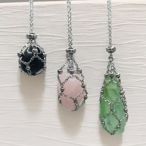 Silver Color Necklace Lenght: S: 45cm+5cm M: 60cm+5cm L: 70cm+5cm Cage Size:  S: Small Stone Cage size is about 42mm / 1.65inch M: Stone Cage Size is about 55mm / 2.2inch L: Large Stone Cage size is about 70mm / 2.8inch Design With / Without Stone(please send me a note of the stone color you need or I will pack a random one) Basket Necklace, L Necklace, Necklace With Stone, Caged Necklace, Large Stone, Color Necklace, Beaded Ornaments, Purse Charms, Adjustable Necklace