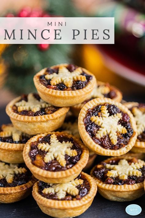 Mini mince pies. Perfect little festive bites, made with beautiful flakey and buttery shortcrust pastry, a boozy homemade mincemeat and topped with an adorable snowflake pastry! Recipe by movers and bakers Mini Mince Pies, Mini Tart Recipes, Mincemeat Pie, Shortcrust Pastry Recipes, Mince Pie Recipe, Mince Pies Christmas, Christmas Pastries, Christmas Cookies Gift, Baking Basics