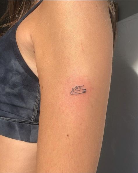 Safety Pin Tattoo, Tato Minimal, Petite Tattoos, Cute Tiny Tattoos, Classy Tattoos, Discreet Tattoos, Dainty Tattoos, Subtle Tattoos, 문신 디자인