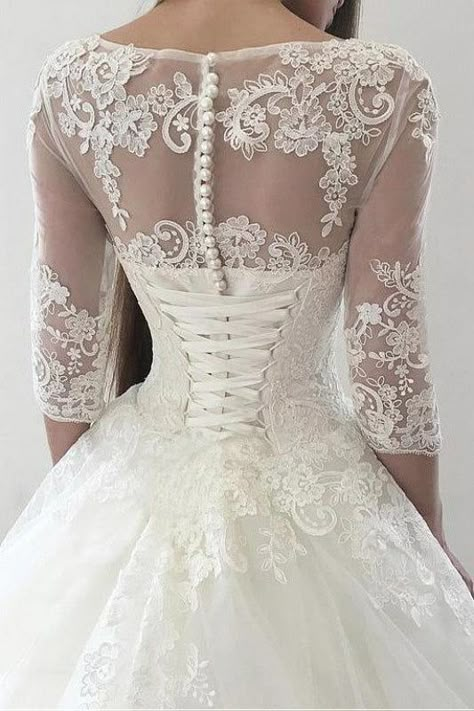 Ivory Puffy Half Vintage Ball Gown Wedding Dresses 2020 - Bridelily Chic Bridal Gown, Girls Bridesmaid Dresses, Long Wedding Dress, Wedding Dress Vintage, Pnina Tornai, Tulle Ball Gown, White Wedding Dress, A Wedding Dress, Tulle Prom Dress