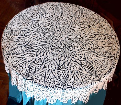 25 Free Crochet Tablecloth Patterns Taplak Meja Crochet, Crochet Tablecloth Pattern, Gorgeous Crochet, Free Crochet Doily Patterns, Crochet Table Runner Pattern, Pineapple Crochet, Crochet Table, Crochet Bedspread, Crochet Lace Pattern