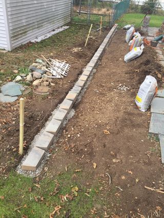 Sloped Backyard Ideas, Concrete Block Retaining Wall, Block Retaining Wall, Retaining Wall Steps, Diy Retaining Wall, Backyard Retaining Walls, Retaining Wall Design, Retaining Wall Blocks, Building A Retaining Wall