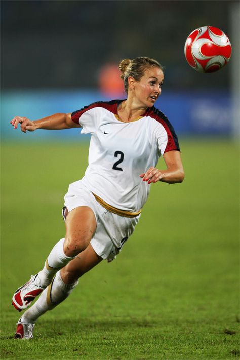 Professional soccer player, Heather Mitts. Football Woman, Professional Soccer Player, Football T Shirts, Female Football, Football App, Women's Soccer Team, Cleats Football, Female Soccer Players, Women Soccer