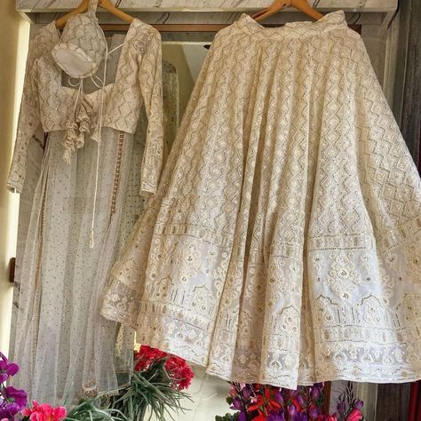 Indian Bridesmaid Outfits, Asian Wedding Outfits, Lehenga White, Moti Lace, Designer Lehnga Choli, White Lehenga Choli, Chikankari Lehenga, Lehenga Choli Designs, Fancy Skirts