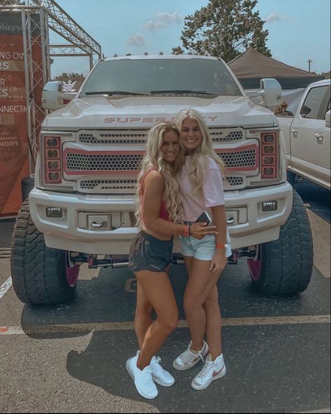 Leah Fish, Country Best Friends, Country Trucks, Cute Country Couples, Trucks Lifted Diesel, Future Trucks, Cute Country Outfits, Lifted Truck, Jacked Up Trucks