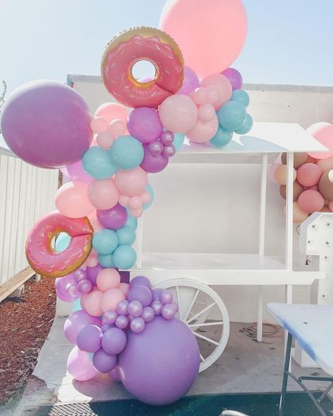 Your Dream Theme Events on Instagram: "DoNot GrowUp 🍩 💜 #donutgrowup #donutgrowupparty #donuts🍩 #1stbirthday #balloons #centralvalleyballoons #balloongarland #balloonsetup #balloondecor #balloons🎈 #balloonstylist #candycart" Donut Balloon Arch, Donut Balloon Garland, Donut Themed Baby Shower Ideas, Donut Balloons, Grown Up Parties, Sprinkle Party, Bachelorette Ideas, Children Party, Baby Shower Desserts