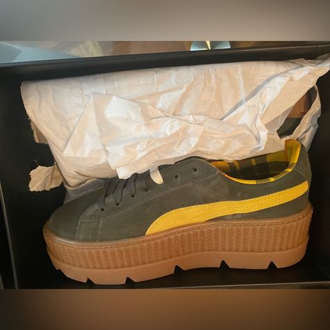 Brand New Women’s Fenty Puma Sneakers Shoes Cleaning, Puma X Fenty, Closet Colors, Puma Sneakers, Fenty Puma, Clean Shoes, Puma Shoes, Pumas Shoes, My Closet