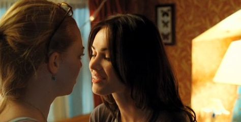 Megan Fox Amanda Seyfried Kiss Megan Fox And Amanda Seyfried, Needy And Jennifer, Kiss Photos, Fox Aesthetic, Film Genres, Jennifer's Body, Amanda Seyfried, Gal Pal, Megan Fox