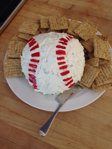 Baseball cheeseball. So easy so fun. Baby Shower Snacks Boy, Baseball Baby Shower Theme, Baby Shower Snacks, Sports Baby Shower, Baseball Theme Party, Baseball Birthday Party, Game Snacks, Trendy Baby Shower Ideas, Baseball Party