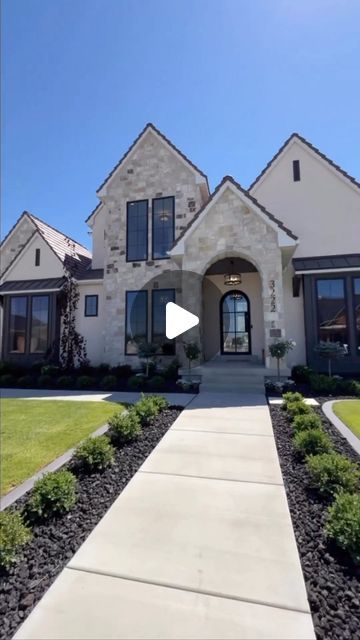 Exteriors Of Instagram on Instagram: "Time for a home tour! 💫

Design + Build @cadencehomes
Front Door @stylesirondoors
Lighting @lighting_design_company
Video @lindy.denny
Featured @uvparade

#paradeofhomes #buildersofinsta #hometohave #homebeautiful #currenthomeview #doingneutralright #houseenvy #mydomaine #luxeathome #ruedaily #modernfarmhouse #myhomevibe #hometour #housetour #lightandbright #neutraldecor #myhousebeautiful #makemydayhomedecor #smmakelifebeautiful" Parade Of Homes 2024, Brick And Stucco Exterior Houses, House Tours Interiors Videos, Home Tour Videos, Front House Design, Front Door Inspiration, Tour Design, Interior Design Videos, House Front Door