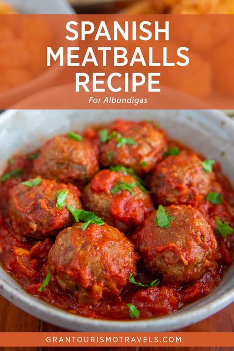 Spanish Meatballs Recipe, Pasta Balls, Albondigas Recipe, Spanish Meatballs, Guyanese Food, Mince Dishes, Juicy Meatballs, Spanish Tapas Recipes, Hosting Ideas