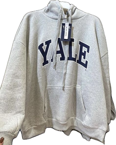 Yale Hoodie, New School Year, Back To School Outfits, School Outfits, Hoodie Print, What To Wear, Cute Outfits, Outfit Inspo, Plus Fashion