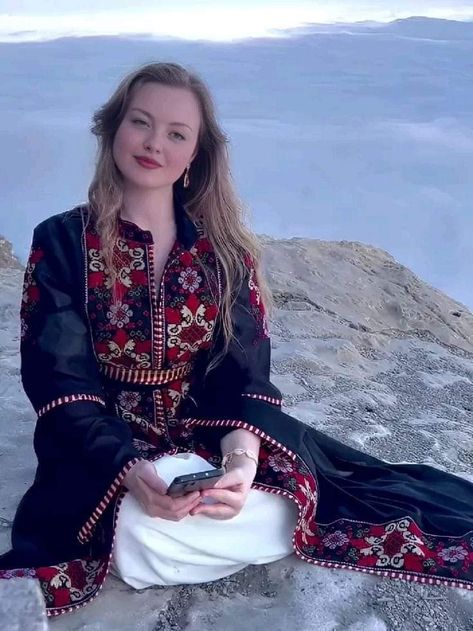 Syrian Traditional Dress, Traditional Syrian Clothing, Syria Clothes, Syrian Dress, Trad Fashion, Syrian Clothing, Syrian Culture, World Cultures, Syria