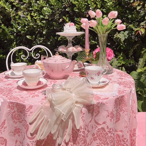 Pink Tea Party, English Tea Set, Fairy Tea Parties, Tea Party Table, Princess Tea Party, Princess Core, Vintage Tea Party, Pink Tea, Tea Party Garden