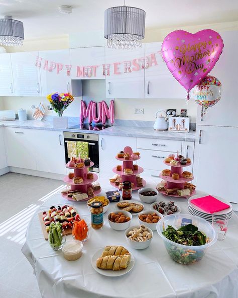 Mother’s Day Breakfast Decoration Ideas, Mothers Day Room Decoration Ideas, Mother’s Day Ideas Table, Mother’s Day Room Decoration, Diy Mother’s Day Decorations, Mother’s Day Event Decor, Mothers Day Set Up Ideas, Breakfast Brunch Mother’s Day, Mothers Day Brunch Ideas Decor At Home