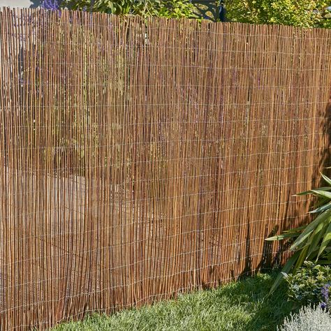 Willow Fence Panels, Cheap Fence Ideas, Garden Boundary, Expanding Trellis, Garden Dividers, Willow Fence, Garden Screen, Small Fence, Pathway Landscaping