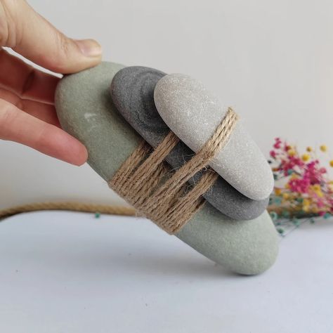 This Wall Hangings item by BlackSeaLovePebbles has 7 favorites from Etsy shoppers. Ships from Türkiye. Listed on Jul 17, 2024 Beach Stones Art, Rock Wrapping Diy, How To Wrap Rocks, How To Display Rocks, Beach Rocks Crafts, Diy Stone Wrapping, Strand Decor, Rock Wrapping, Rock Crafts Diy