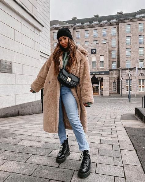 What to Wear in New York in Winters? 23 Ideas & Packing List #vacantions #newyork #outfitideas #outfittrends Winter In New York Outfits, Nyc Outfits Winter, Winter Outfits Nyc, Nyc Fashion Winter, New York Winter Fashion, New York Winter Outfit, What To Wear In New York, Winter Outfits Street Style, York Outfits