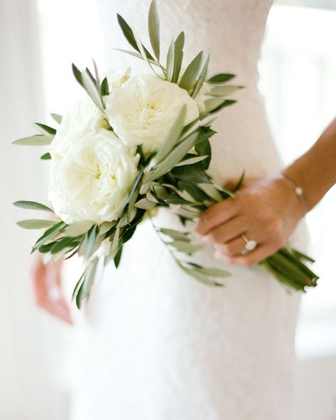 18 Petite Wedding Bouquets That Make a Big Statement #SmallWeddingBouquets #PetiteBouquets #WeddingInspiration #WeddingFlowers #Unique | Martha Stewart Weddings Wedding Bridesmaid Bouquets, Small Wedding Bouquets, Bouquets Ideas, Centerpieces Floral, White Bouquets, Simple Wedding Bouquets, Tall Centerpiece, Purple Bouquets, Prettiest Bouquet