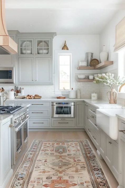 10+ Ideas to make your Modern Gray Kitchen Cabinets Look Incredible - Your Home Revival Grey Kitchen Cabinets Light Wood Floors, Kitchen With Light Gray Cabinets, Kitchen With Upper Cabinets, Kitchens With Gray Cabinets, Kitchen Grey Cabinets, Light Gray Kitchen Cabinets, Modern Gray Kitchen, Gray Kitchen Ideas, Grey Kitchen Colors