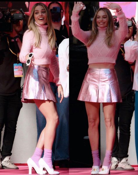 Versace Fall 1994, Margot Robbie Outfit, Barbiecore Outfit, Pink Skirt Outfits, Barbie Costume, Barbie Theme, Movies Outfit, Press Tour, Christy Turlington