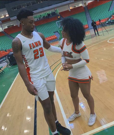 Athletic Boyfriend, Basketball Couple Pictures, Basketball Relationship Goals, Basketball Couples, Forever My Lady, Black Relationship, Future Man, Couples Pics, Sports Couples