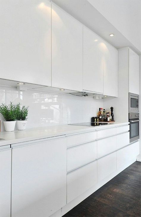 Trendy Kitchen Tile, Trendy Kitchen Backsplash, Kabinet Dapur, New Kitchen Cabinets, Wood Kitchen Cabinets, White Modern Kitchen, Grey Kitchens, Kitchen Tiles Backsplash, White Kitchen Cabinets