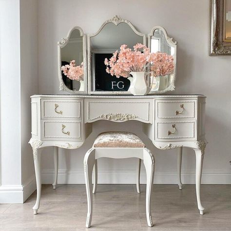 Bone Inlay Dresser, White Dressing Table, Painted Outdoor Furniture, Paint Kitchen, Vintage Dressing Tables, Dekorasi Kamar Tidur, Classic Bedroom, Vanity Decor, غرفة ملابس