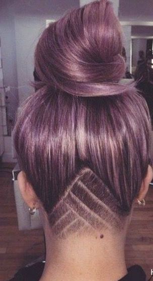 Do it! Kadeřnické Trendy, Scene Girl, Lilac Hair, Hair Tattoos, Undercut Hairstyles, Shaved Hair, Undercut, Hair Dos, Purple Hair