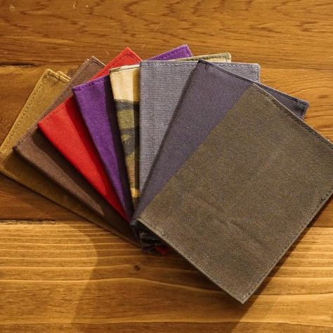 Waxed canvas Field Notes covers - simple, tough, and low profile. They fit easily into the back pocket, and can fit two Field Notes notebooks. Field Notes Notebook, Field Notes Cover, Notes Cover, Field Journal, Pocket Notes, Hand Wax, Field Notes, Notebook Cover, Waxed Canvas