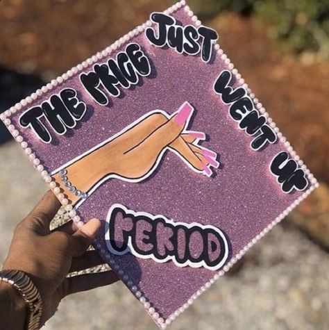 Nail Tech Graduation Cap Ideas, Hair School Graduation Cap, Graduation Cap Designs Hair Stylist, Hbcu Class Outfits, Cosmetology Graduation Pictures Ideas, Beauty School Cap Ideas, Graduation Cap Designs Cosmetology, Cosmetology Caps For Graduation, Cosmetology Graduation Cap