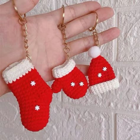 Crochet Keychain Christmas, Christmas Keychain Crochet, Christmas Crochet Keychain, Christmas Keychain, Crochet Christmas Gifts, Baby Frock Pattern, Keychain Crochet, Crochet Ornaments, Crochet Square Patterns