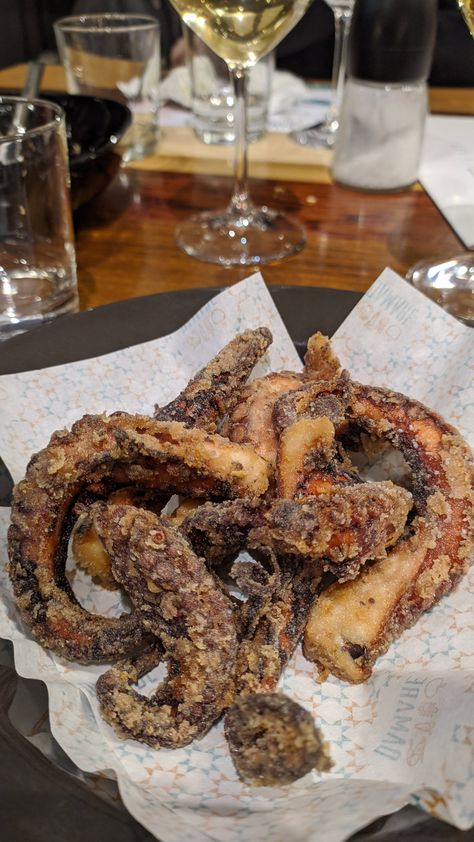 Octopus Food, Fried Octopus, Monopoli Italy, Octopus Recipes, 7 Fishes, Dessert Pictures, Dinner Wedding, Gluten Free Cooking, Kitchen Inspo